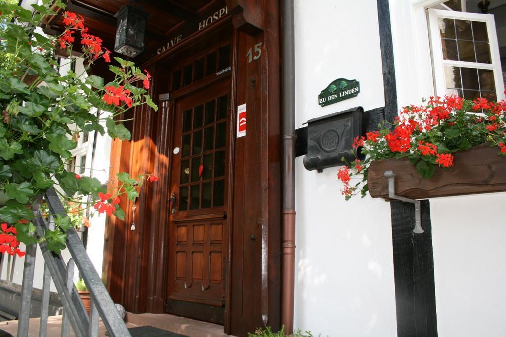 Hotel Gasthof Zu Den Linden Oberhundem Exterior foto